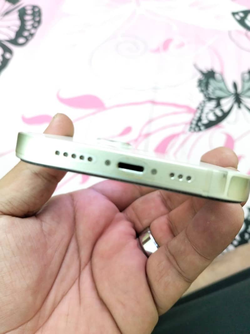 Apple iPhone 13 6