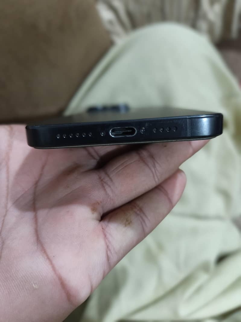 Apple iPhone 15 Pro Max 2