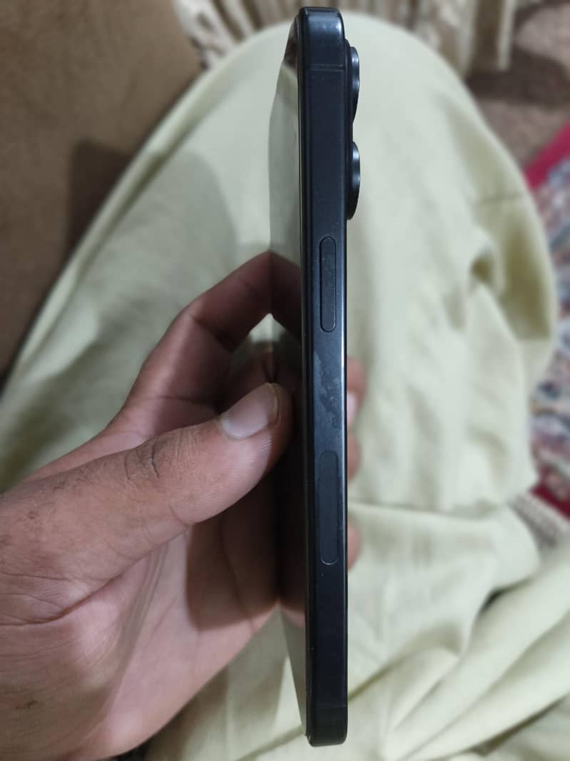 Apple iPhone 15 Pro Max 3
