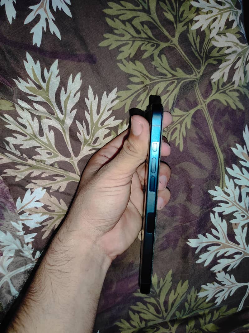Apple iPhone 15 Pro Max 2