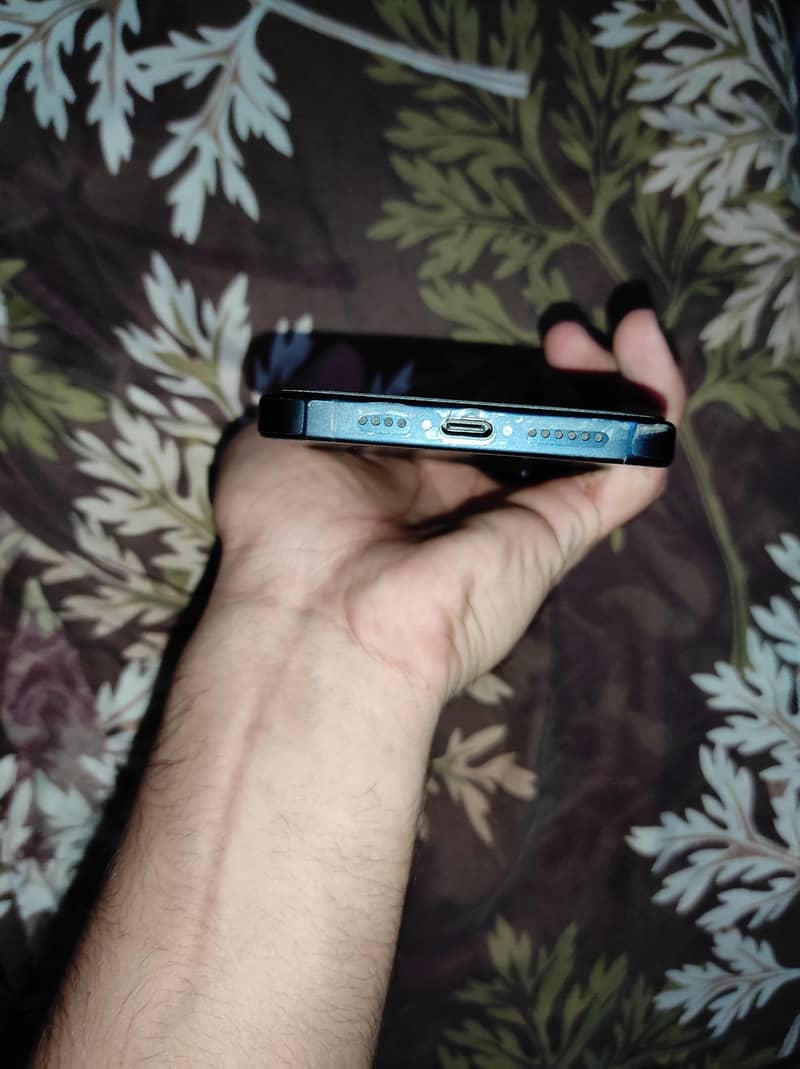 Apple iPhone 15 Pro Max 3