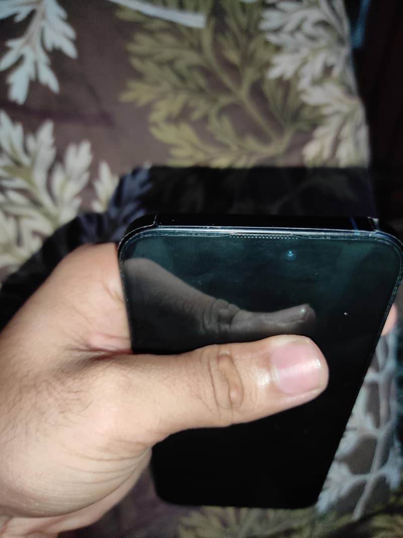 Apple iPhone 15 Pro Max 4