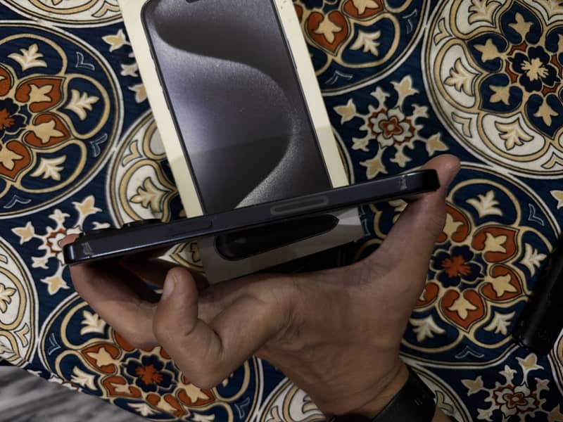 Apple iPhone 15 Pro Max 3