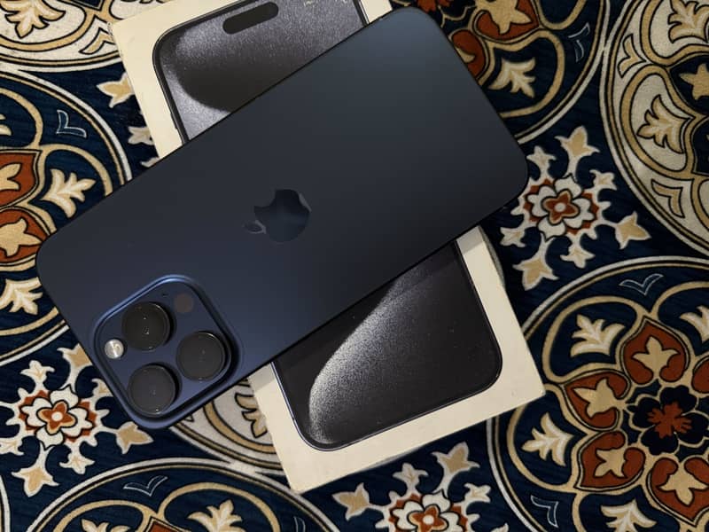 Apple iPhone 15 Pro Max 4