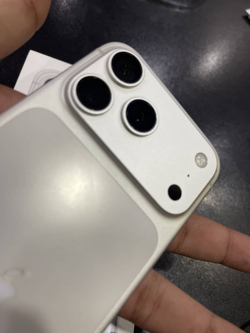 Apple iPhone 17 Pro Max 2