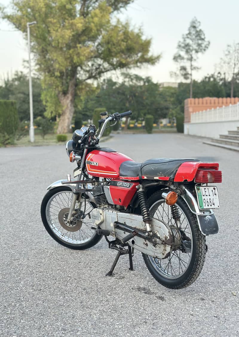 Suzuki Gp 100 1
