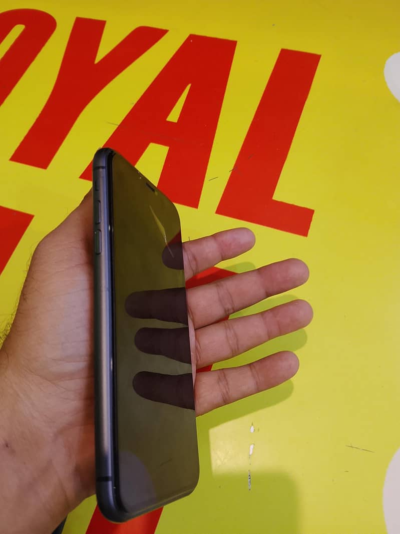 Apple iPhone 11 3