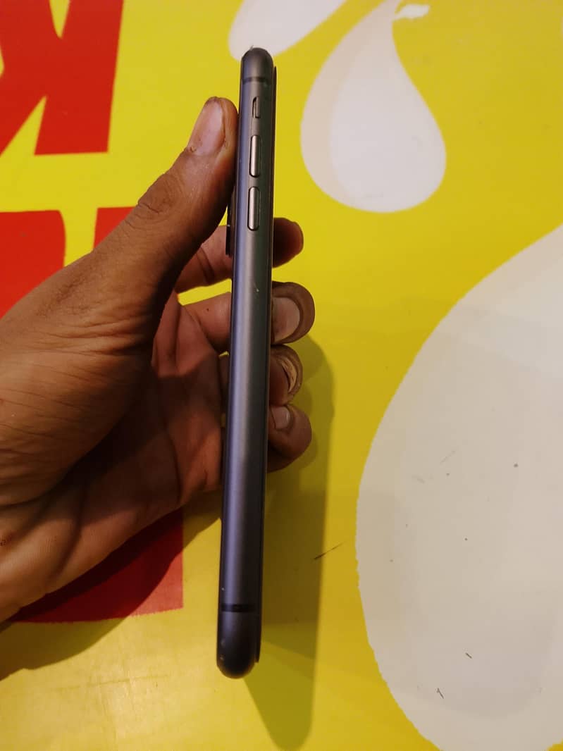 Apple iPhone 11 6