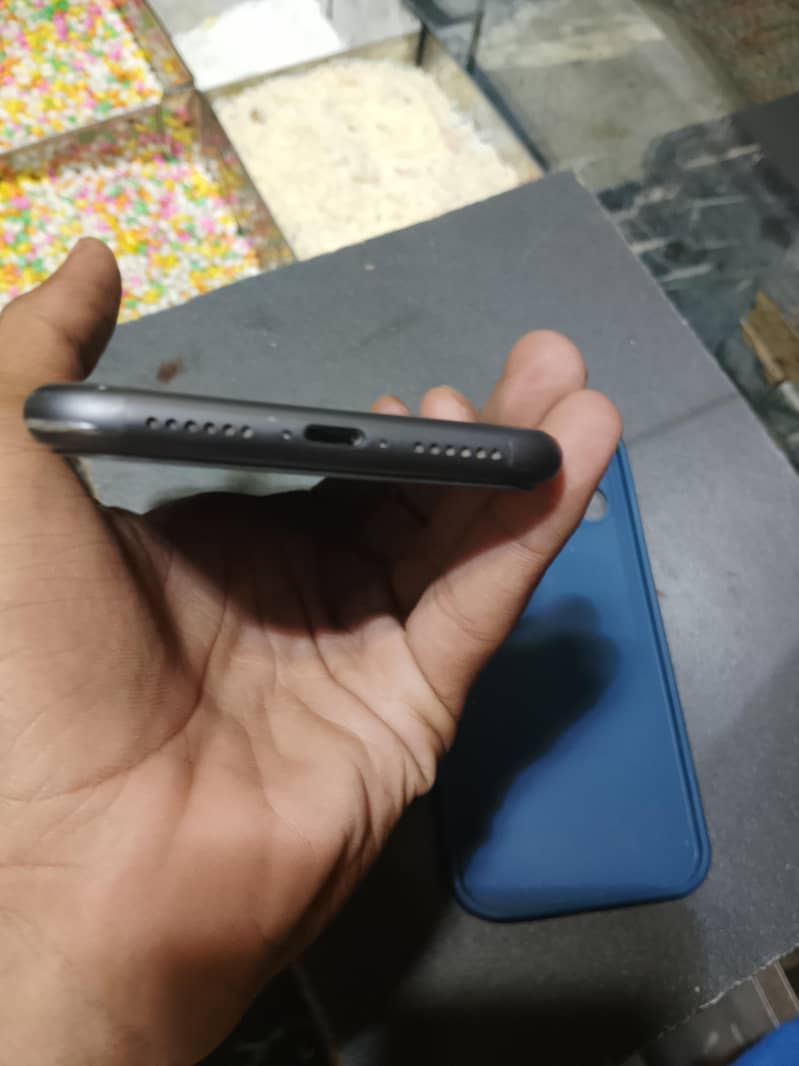 Apple iPhone 11 9