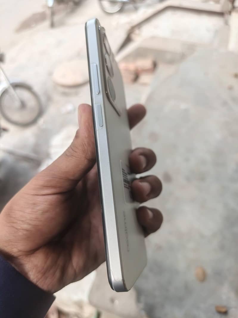 Realme C75 0