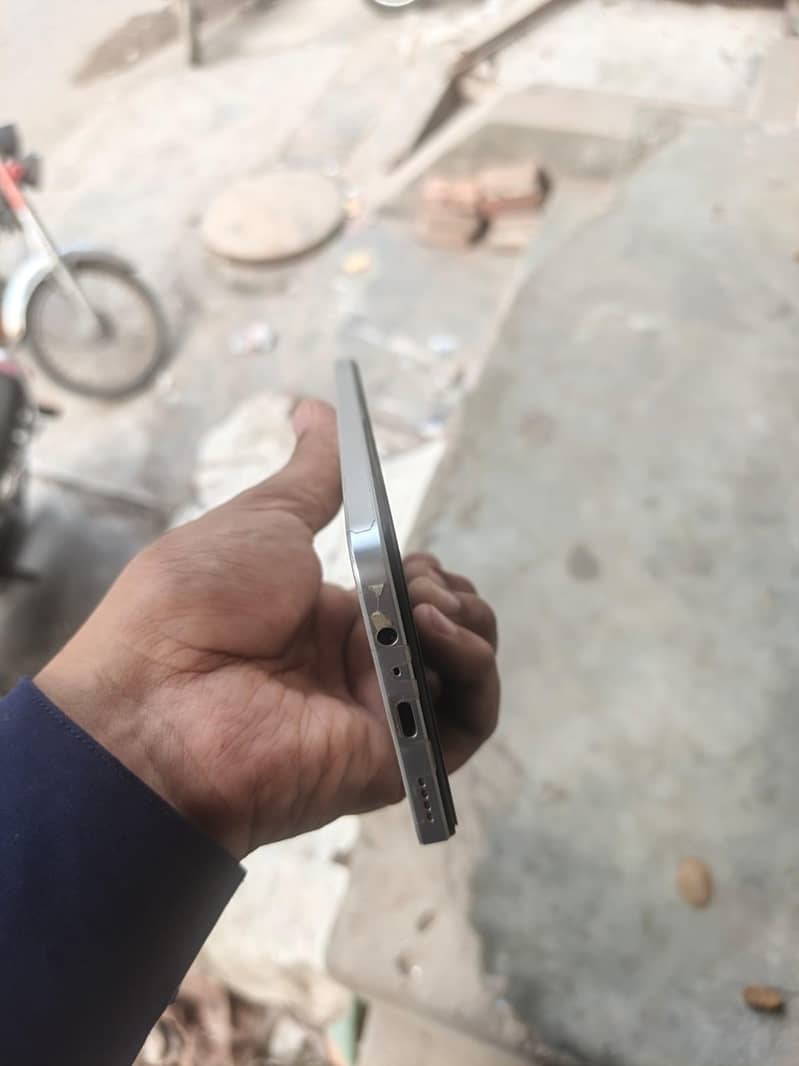 Realme C75 1