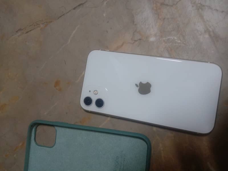 Apple iPhone 11 0