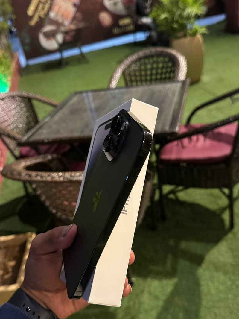 Apple iPhone 14 Pro Max 0