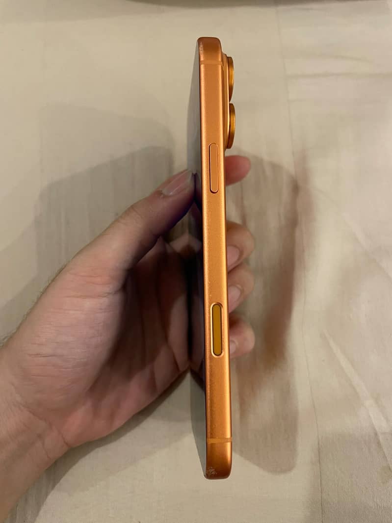 Apple iPhone 17 Pro Max 4