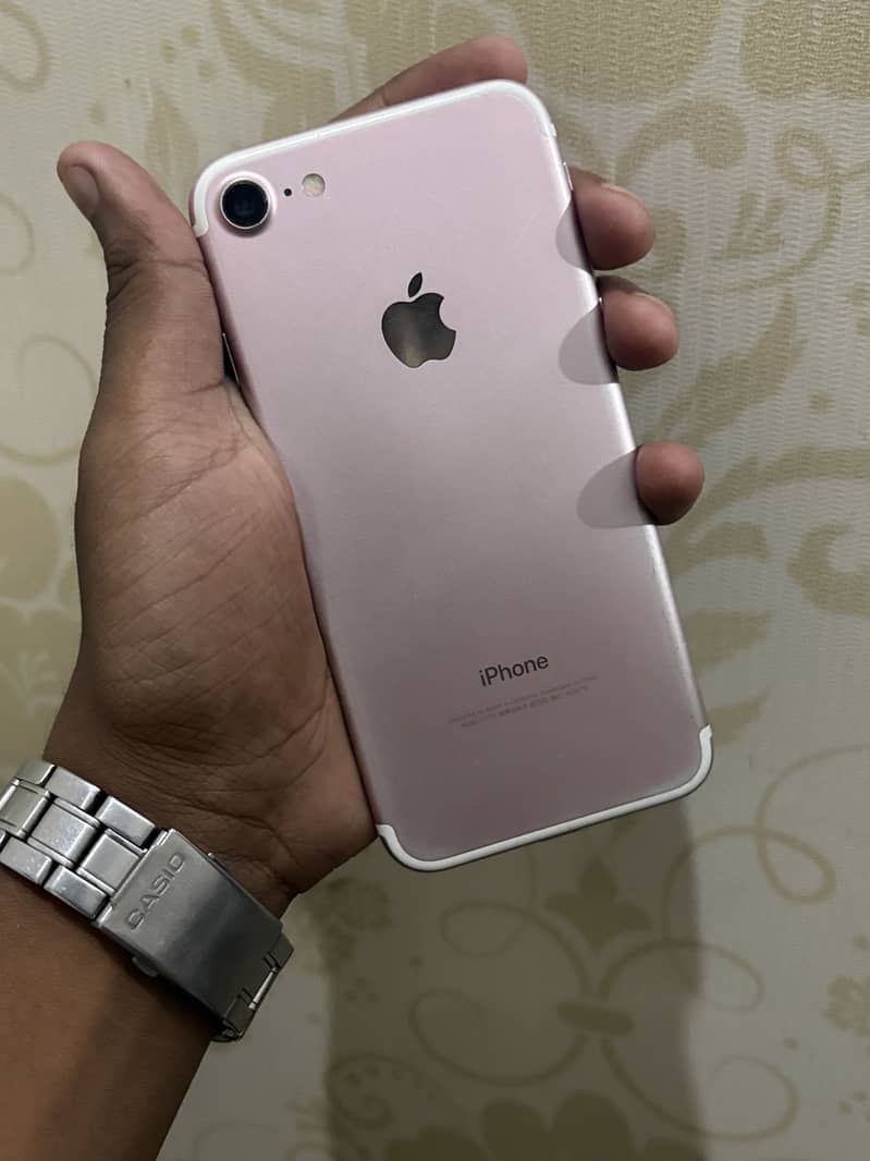 Apple iPhone 7 0