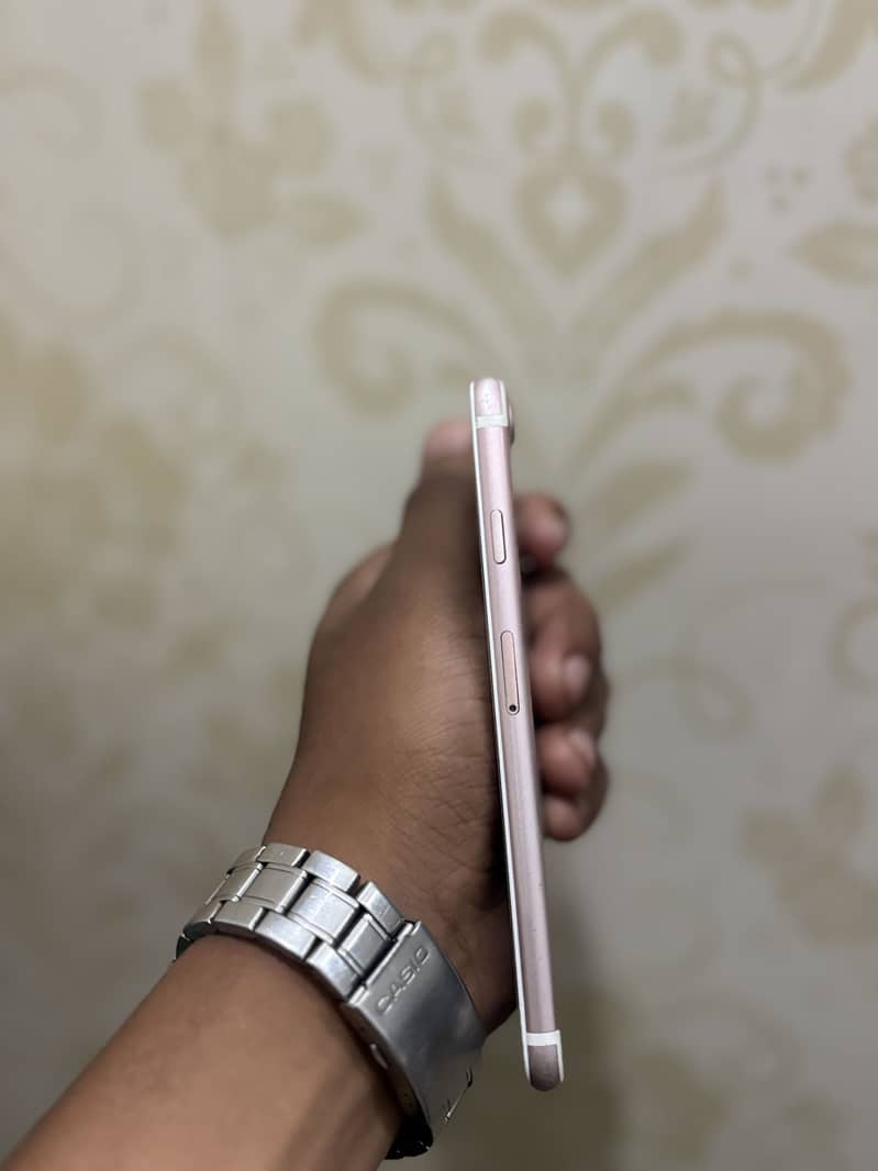 Apple iPhone 7 13