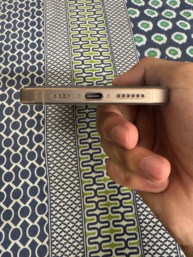 Apple iPhone 16 Pro Max 5