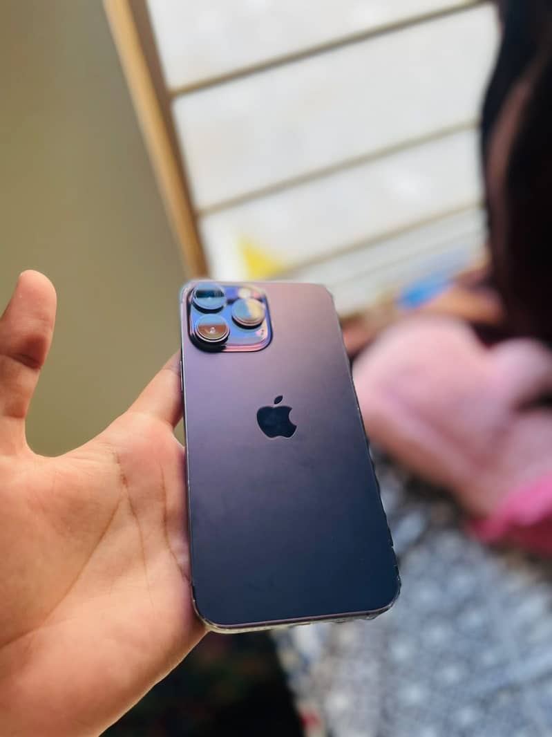 Apple iPhone 14 Pro Max 0