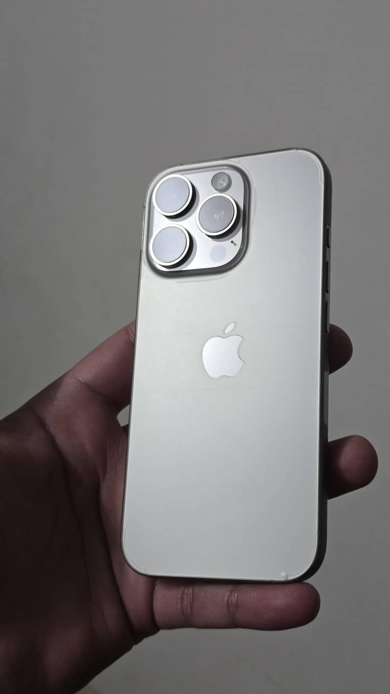 Apple iPhone 16 Pro JV 0