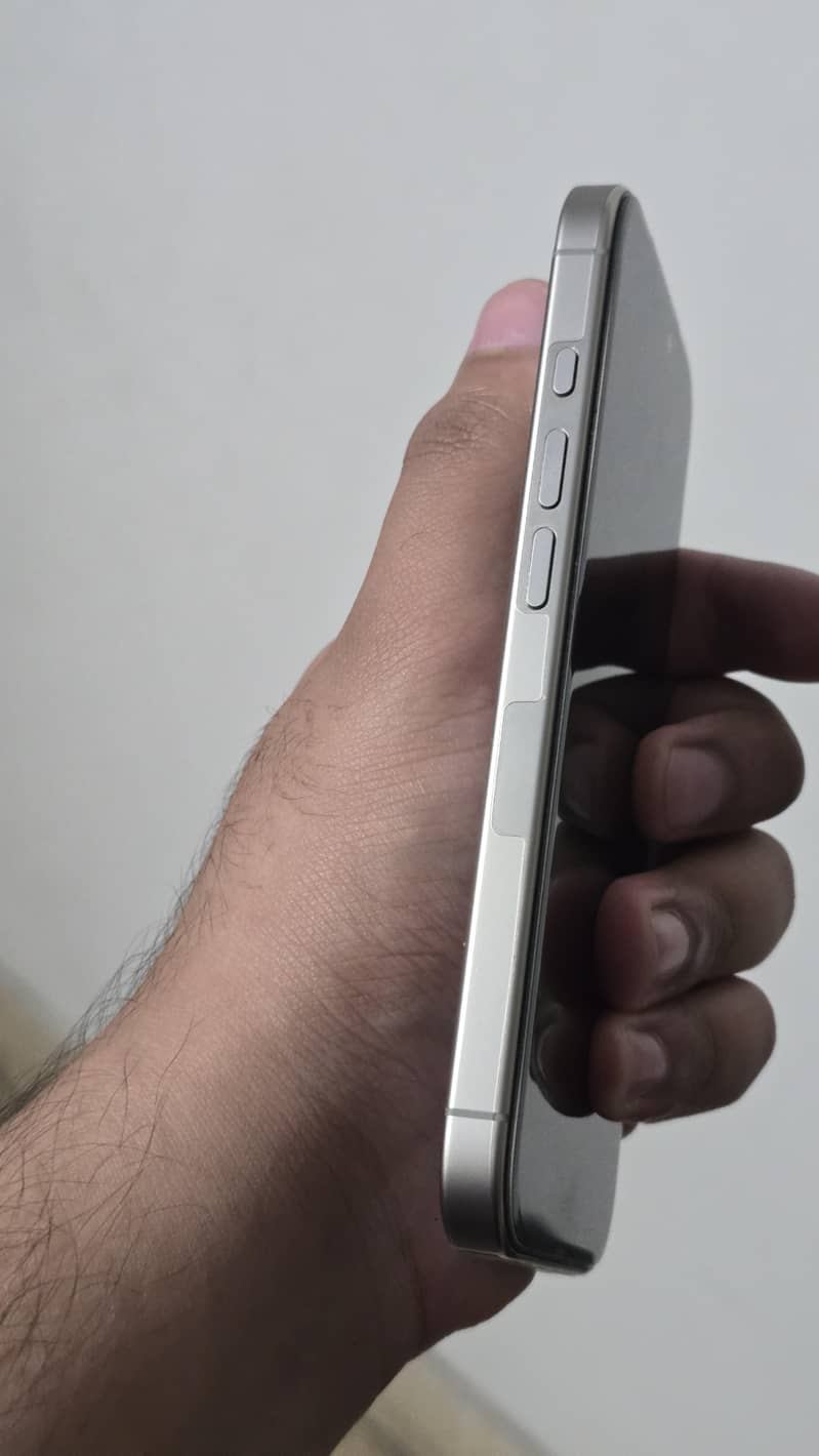 Apple iPhone 16 Pro JV 2