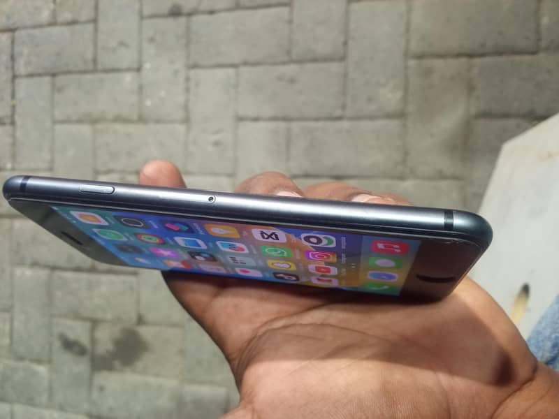 Apple iPhone 8 3