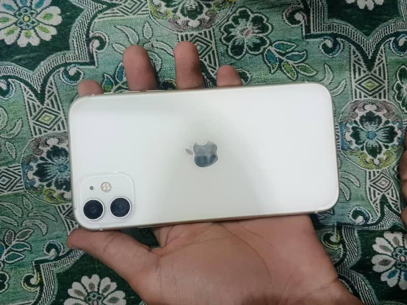 Apple iPhone 11 3