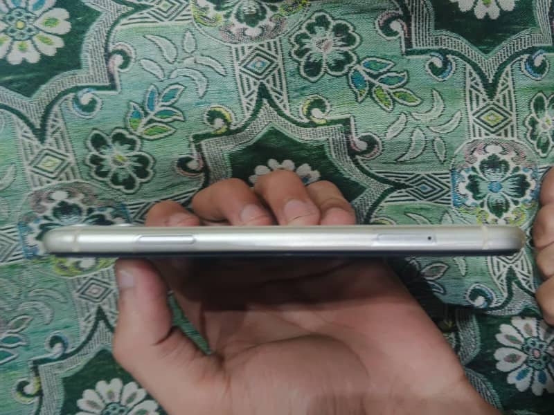 Apple iPhone 11 4