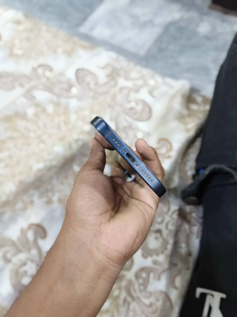 Apple iPhone 12 3