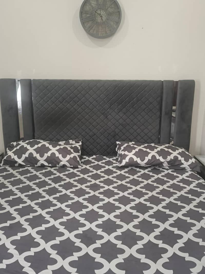 king size bed 0