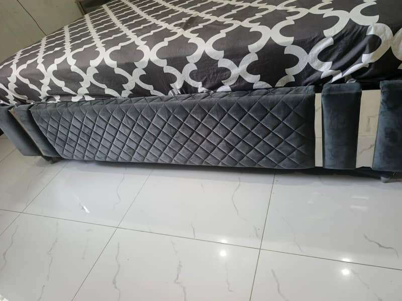king size bed 1