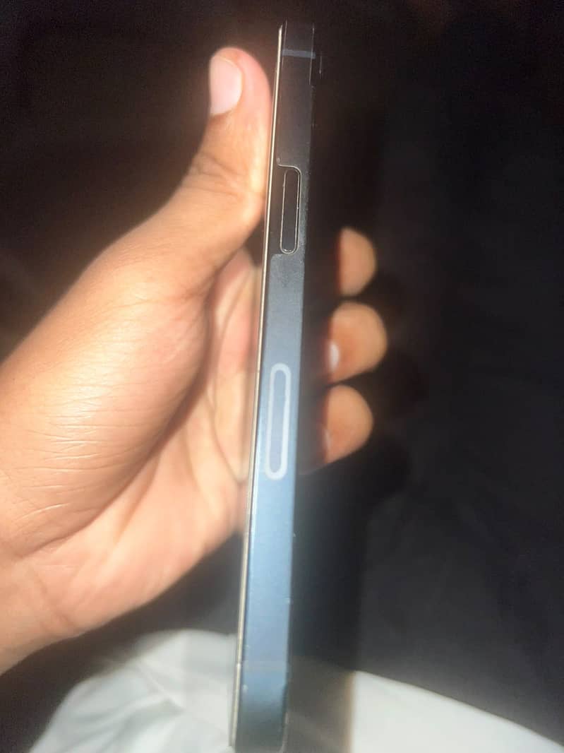 Apple iPhone 13 2