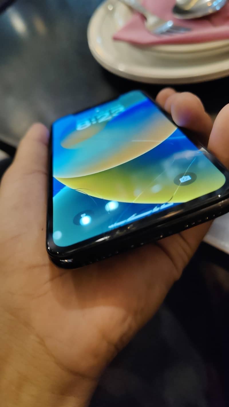 Apple iPhone X ( Screen Crack ) 8