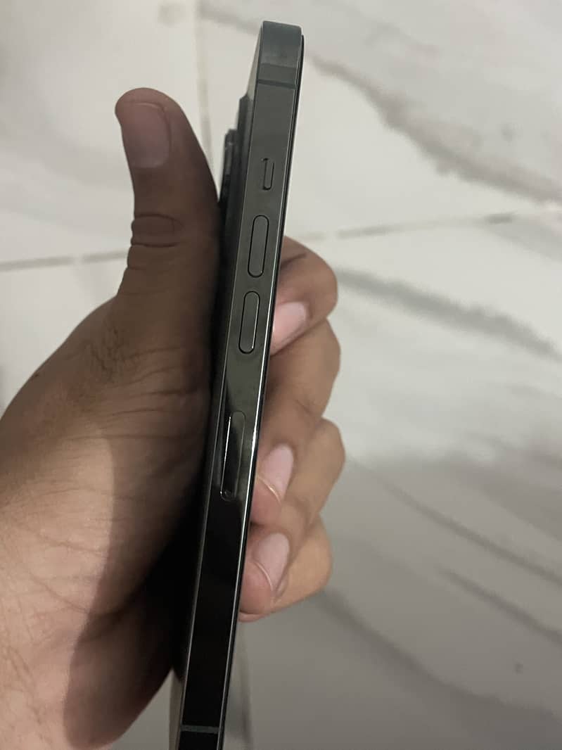 Apple iPhone 13 Pro 2
