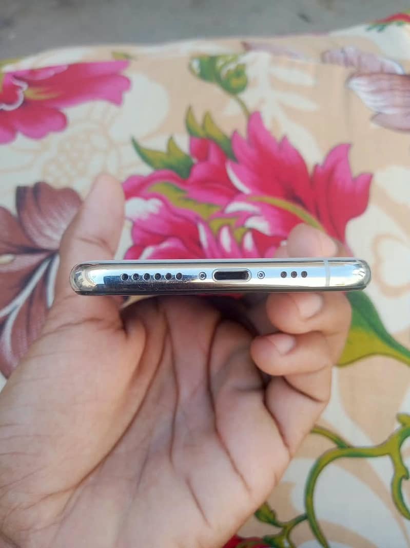 Apple iPhone XS 5
