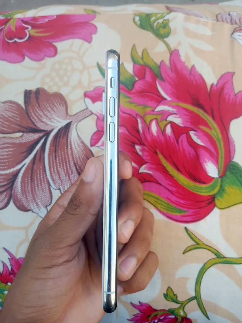 Apple iPhone XS 6