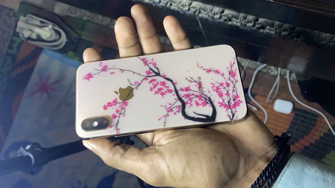 Apple iPhone XS 4