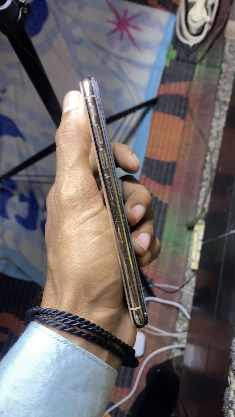 Apple iPhone XS 5