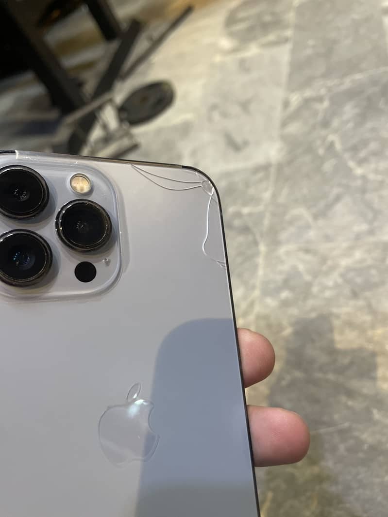 Apple iPhone 13 Pro Max 4
