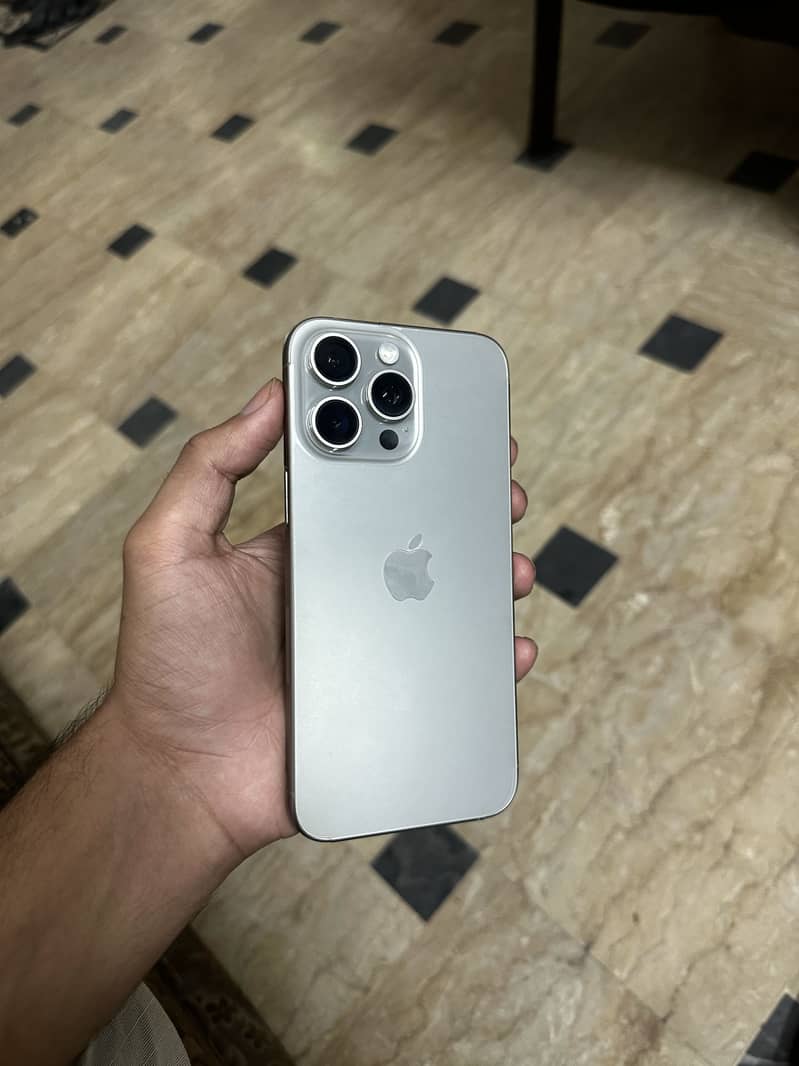 Apple iPhone 15 Pro Max 0