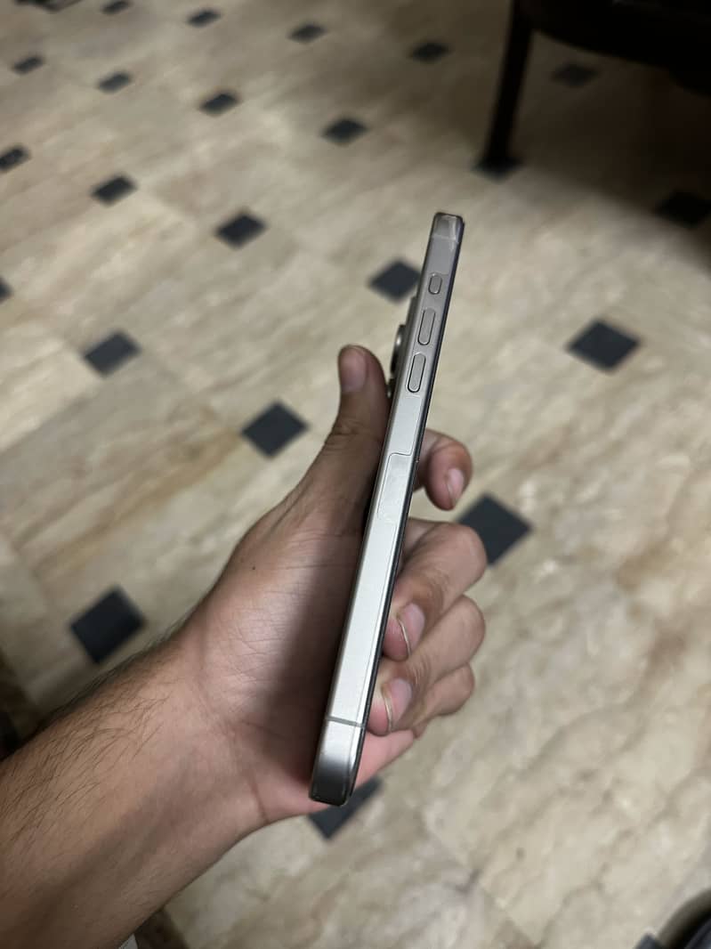 Apple iPhone 15 Pro Max 2