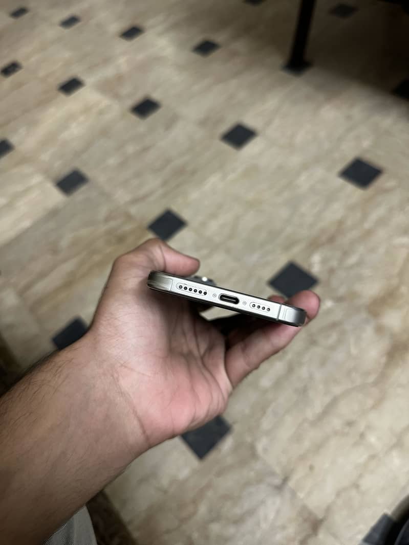 Apple iPhone 15 Pro Max 3