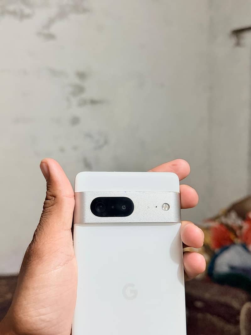 Google Pixel 7 4