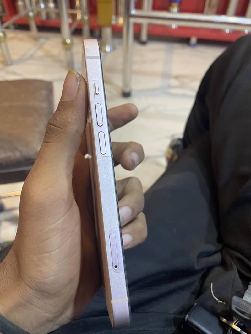 Apple iPhone 13 2