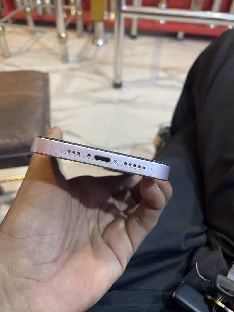 Apple iPhone 13 4