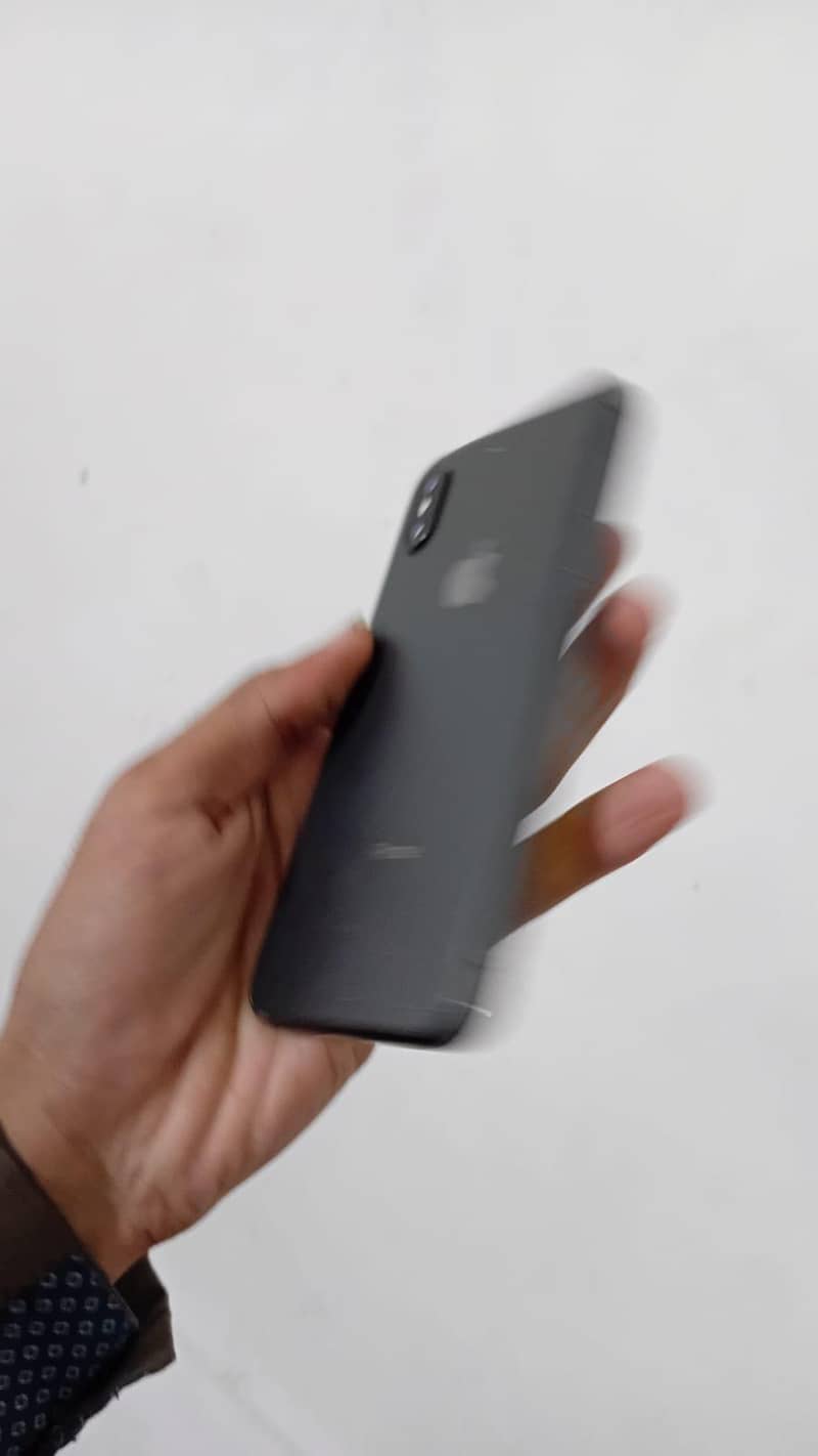 Apple iPhone X 4
