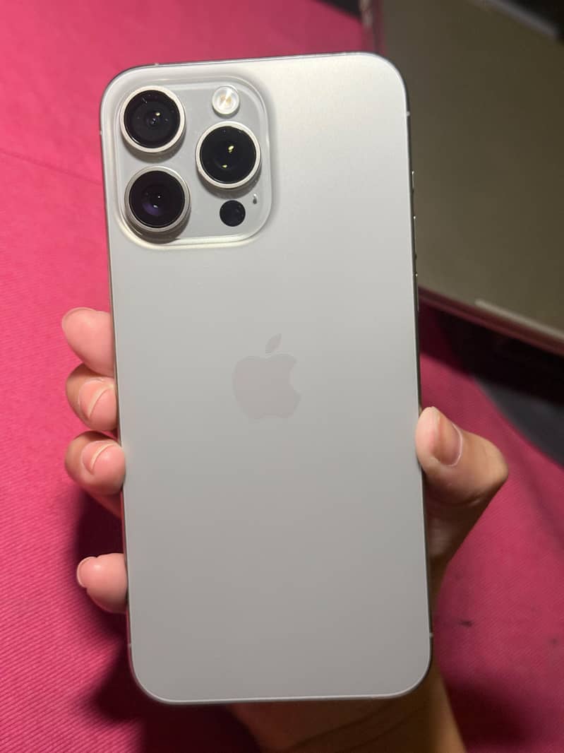 Apple iPhone 15 Pro Max 7