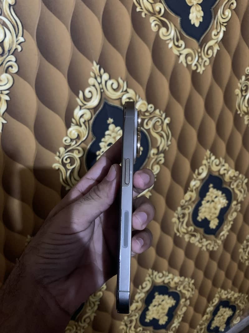 Apple iPhone 14 Pro 0