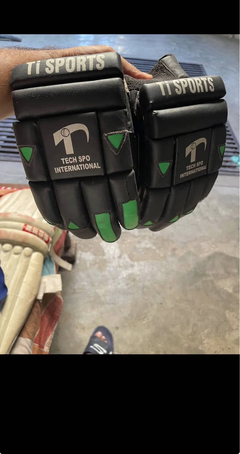 Hard kit Wth 2 bat 2