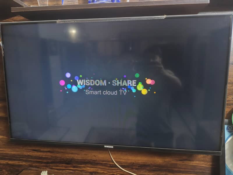43" Smart Android TV 1