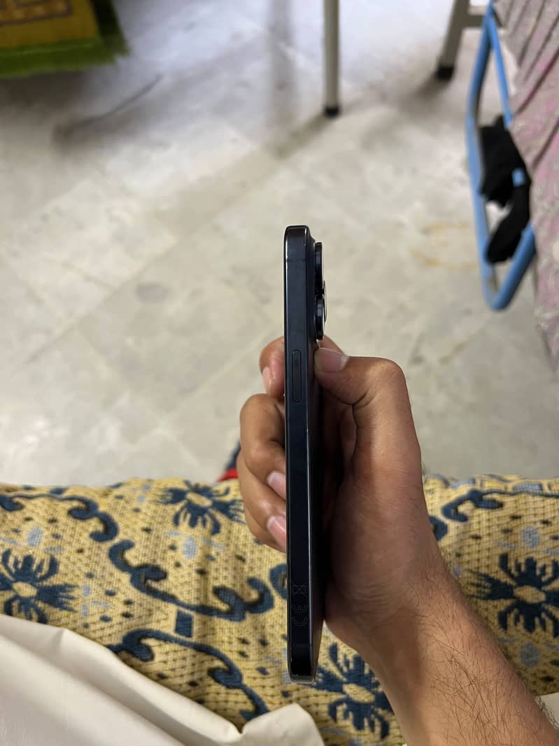 Apple iPhone 15 Pro Max 3